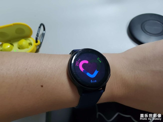 前幾天，趁著降價(jià)購入了Buds，湊了個(gè)三件套，滿足