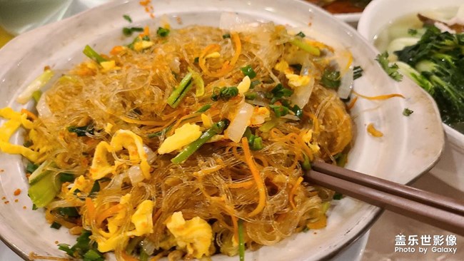 慶祝雙節(jié)，菜品很多，拍不完??門口的冬瓜就是這樣煮的