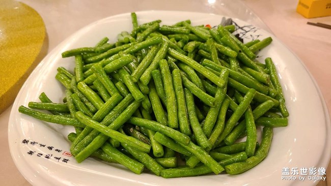 慶祝雙節(jié)，菜品很多，拍不完??門口的冬瓜就是這樣煮的