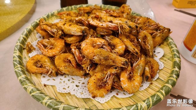 慶祝雙節(jié)，菜品很多，拍不完??門口的冬瓜就是這樣煮的