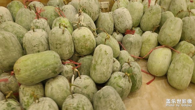 慶祝雙節(jié)，菜品很多，拍不完??門口的冬瓜就是這樣煮的