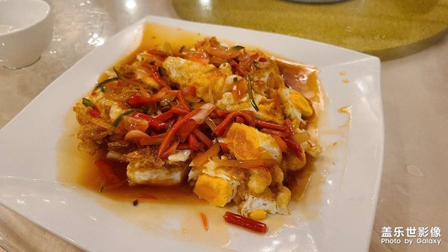 慶祝雙節(jié)，菜品很多，拍不完??門口的冬瓜就是這樣煮的