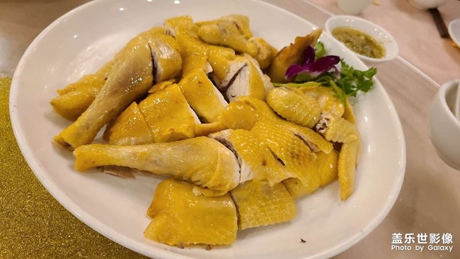 慶祝雙節(jié)，菜品很多，拍不完??門口的冬瓜就是這樣煮的