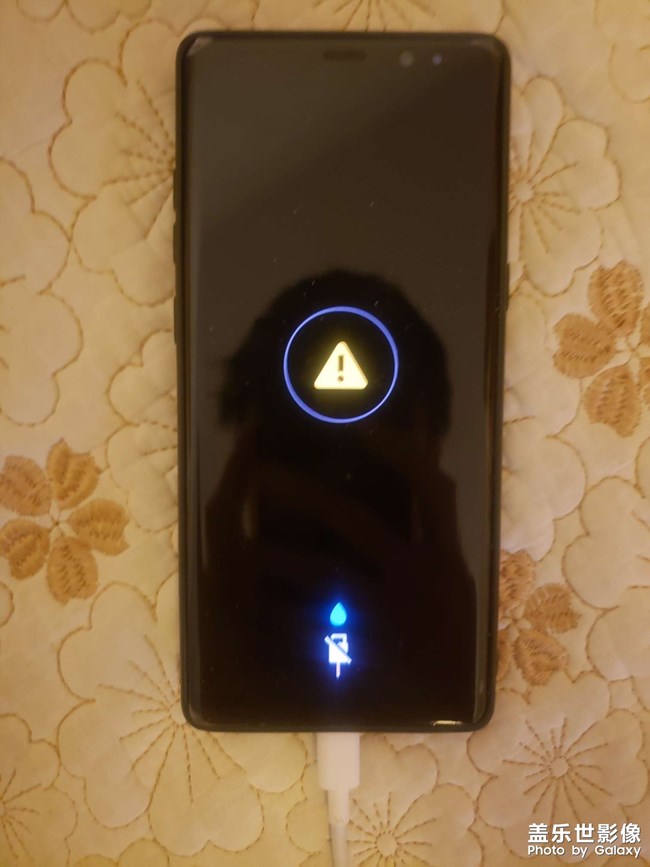我的note8關(guān)機(jī)充電出現(xiàn)圖片那種樣子，開機(jī)充電就沒事