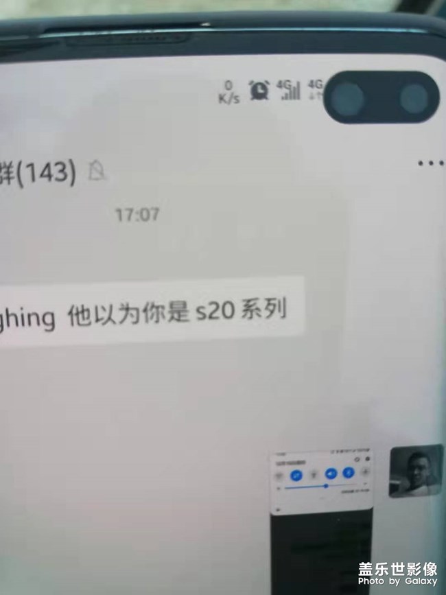 s10的攝像頭把電量擋住了??