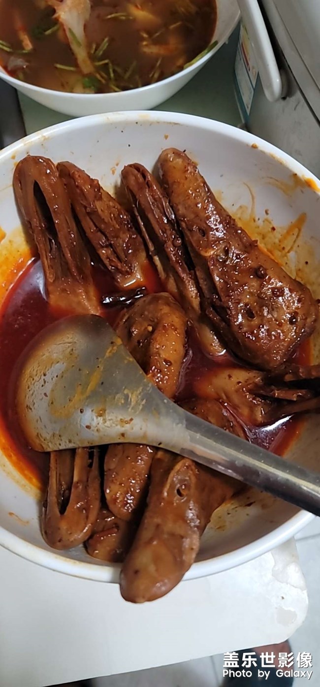 做了毛血旺和干鍋鴨頭。