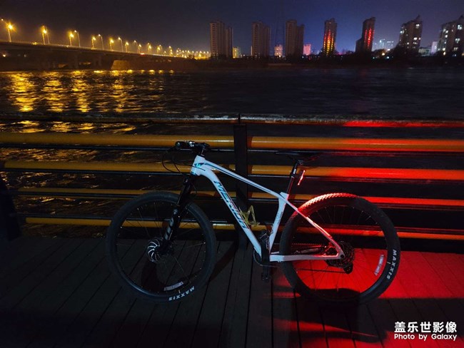 喜歡單車的季節(jié)，愛上那匆匆歲月