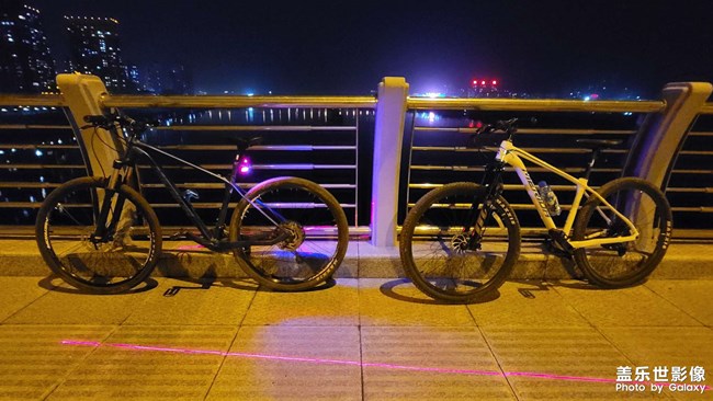 喜歡單車的季節(jié)，愛上那匆匆歲月