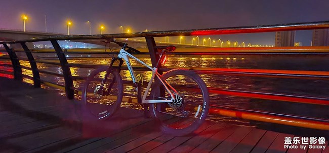 喜歡單車的季節(jié)，愛上那匆匆歲月