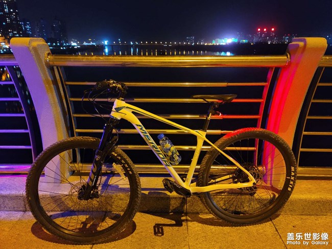 喜歡單車的季節(jié)，愛上那匆匆歲月