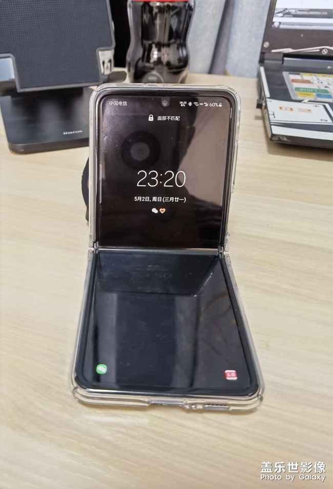 換了個透明手機殼確實好看多了