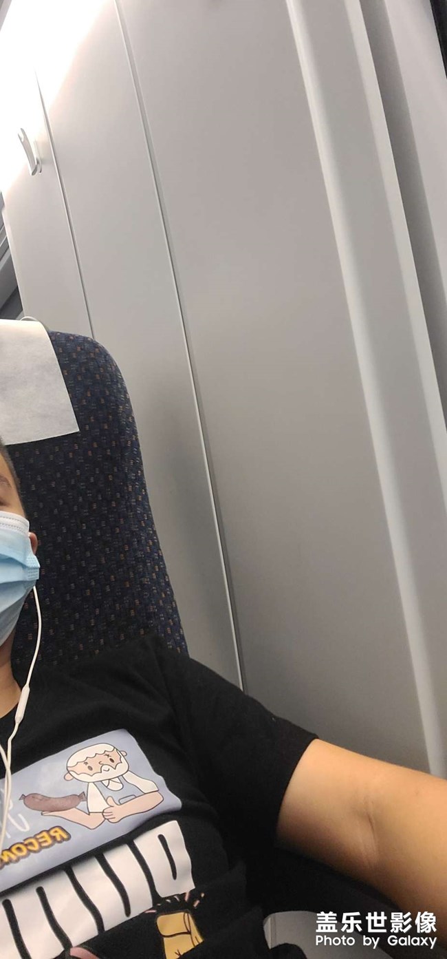 又怕吵，又怕安靜。