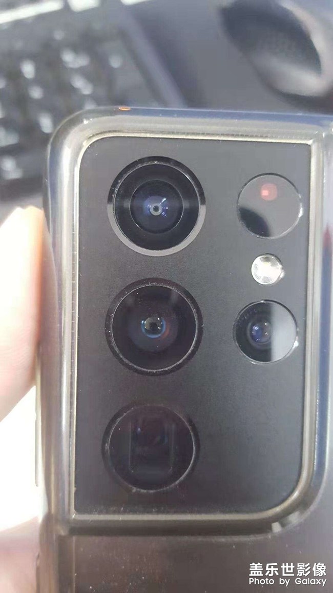 最近發(fā)現(xiàn)最上面這顆鏡頭里面有一圈白白的這是什么，求問