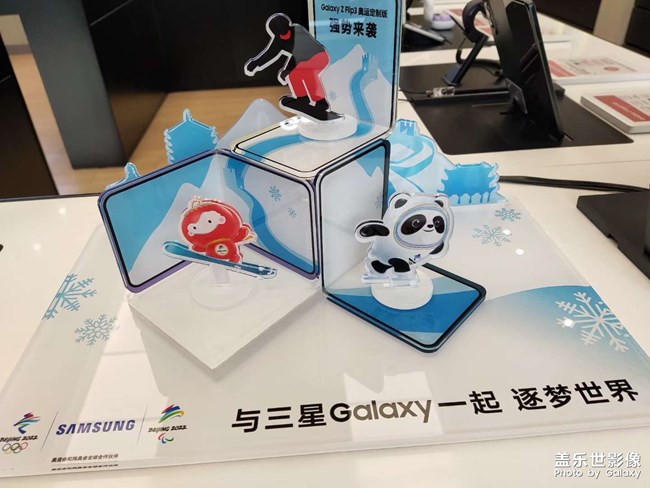 今天去榆林三星專賣(mài)店貼了一個(gè)膜，買(mǎi)了一個(gè)殼！