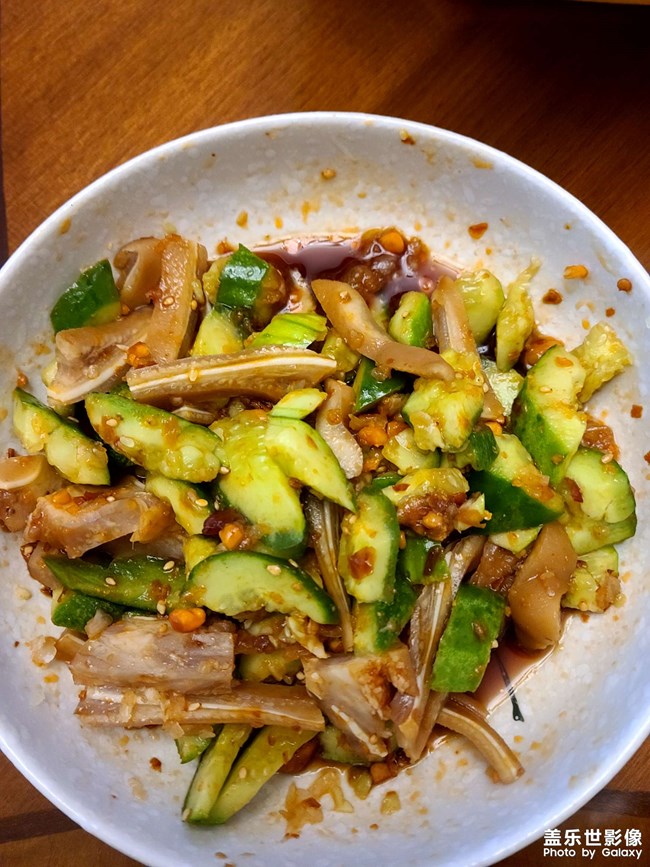 餓了，對(duì)付一口