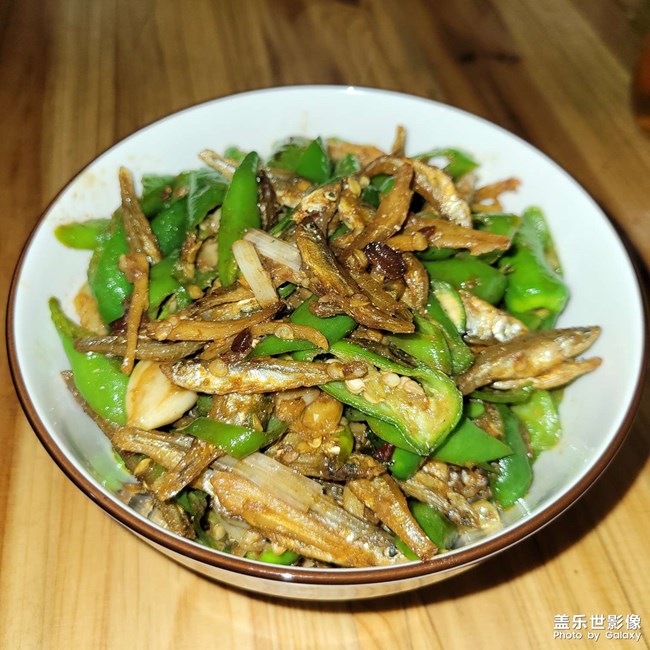 辣椒炒小魚