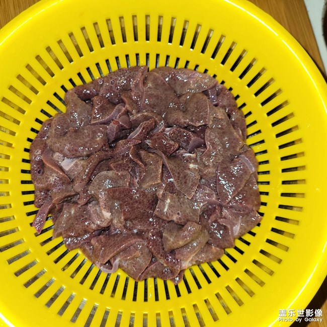 #柳先生～廚房日記——【鮮香美味的爆炒豬肝】干貨十足