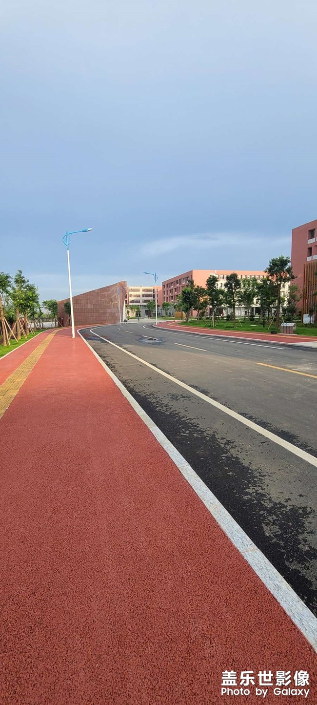 三尺講臺，為學為師