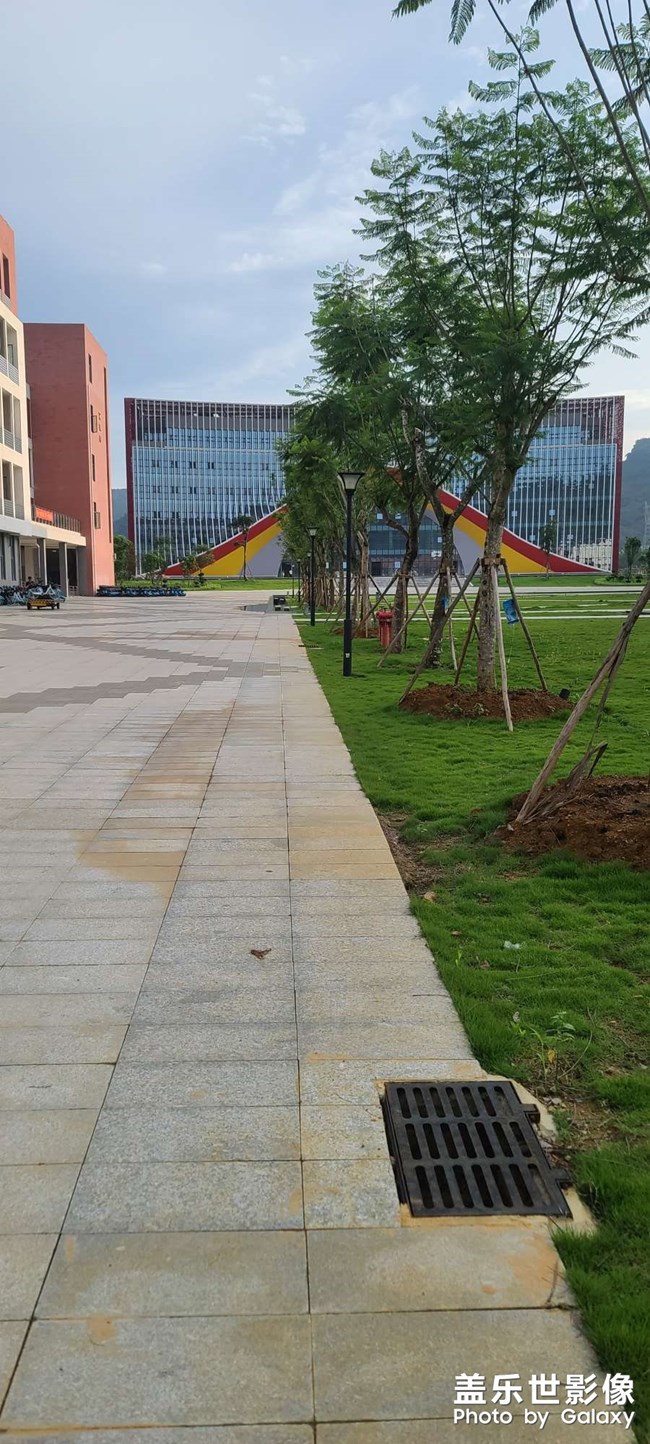 三尺講臺，為學為師