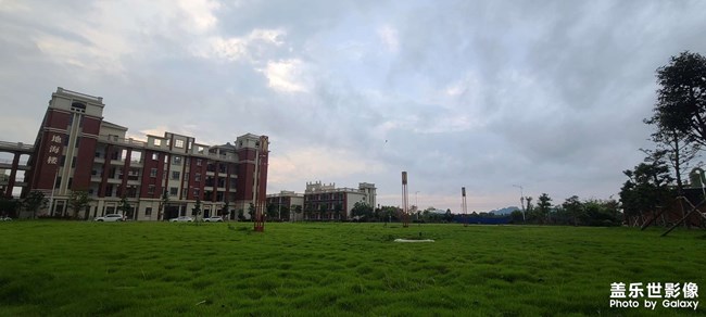 三尺講臺，為學為師