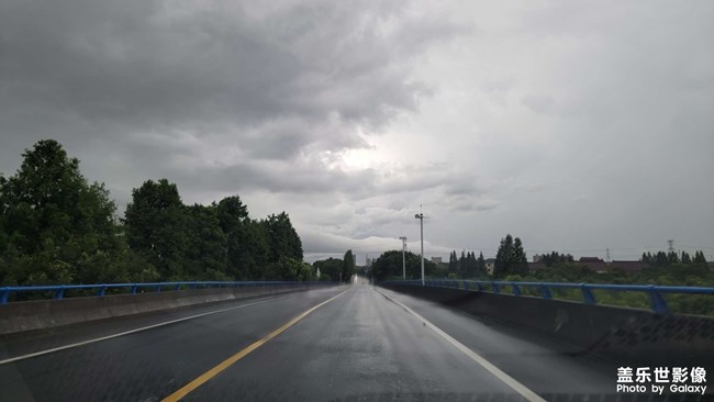 暴雨來(lái)襲