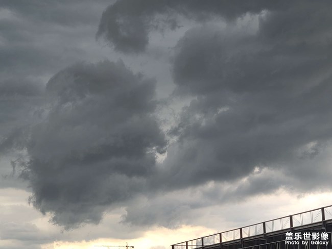 今天烏云密布