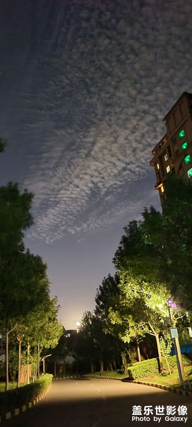 下班
回家
?偶遇
滿天星辰白云?

?