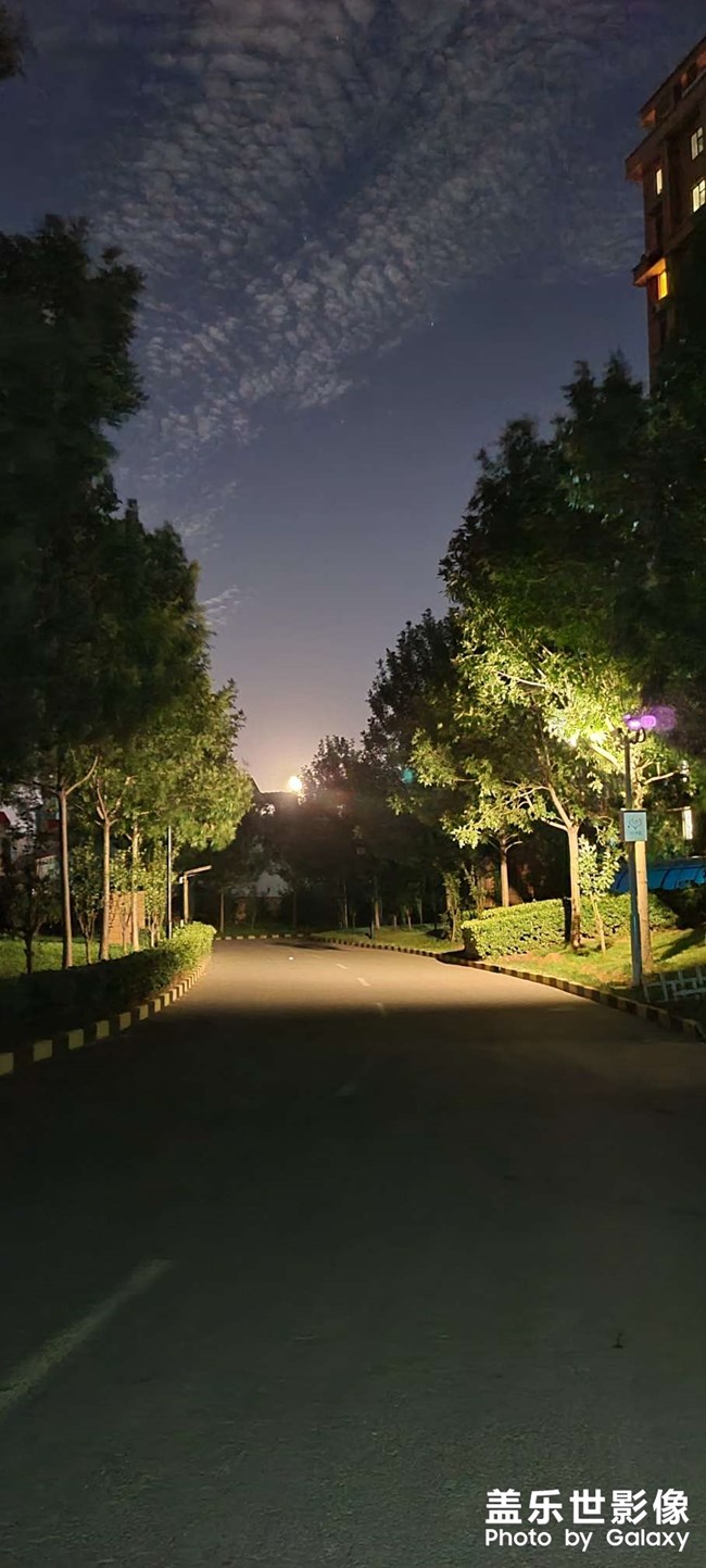 下班
回家
?偶遇
滿天星辰白云?

?