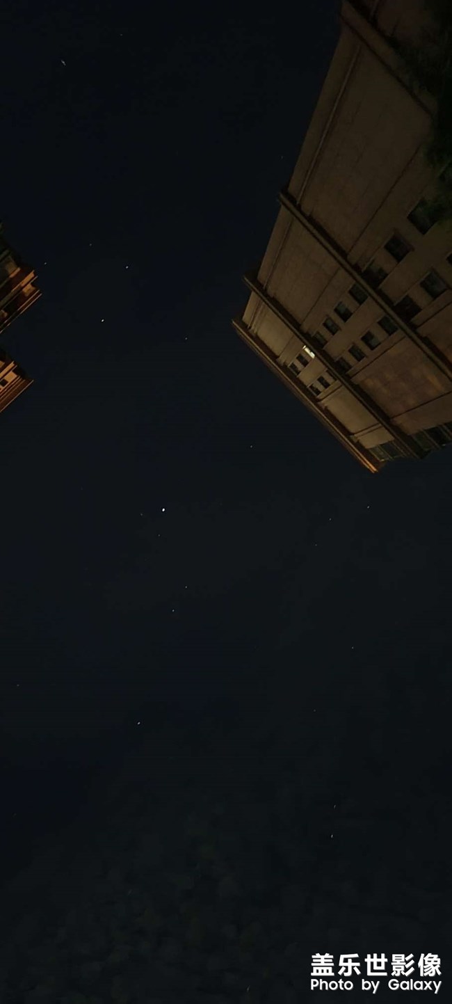 下班
回家
?偶遇
滿天星辰白云?

?