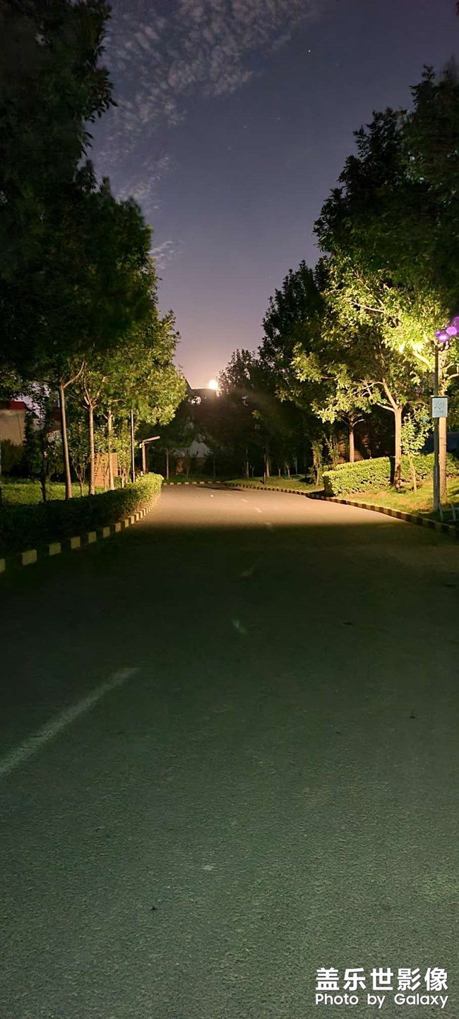 下班
回家
?偶遇
滿天星辰白云?

?