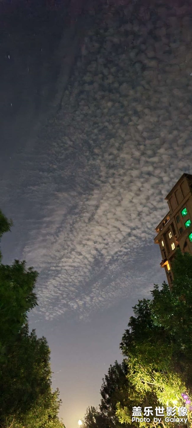 下班
回家
?偶遇
滿天星辰白云?

?