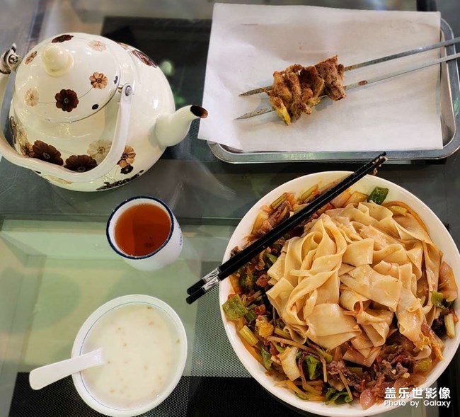 體驗(yàn)新疆美食