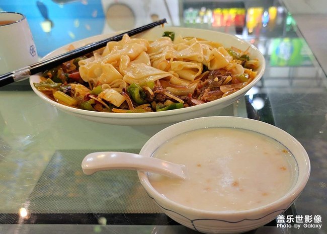 體驗(yàn)新疆美食