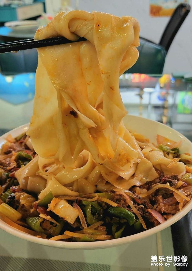 體驗(yàn)新疆美食