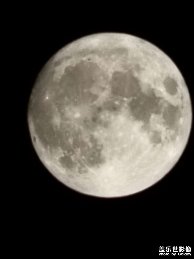 月亮。