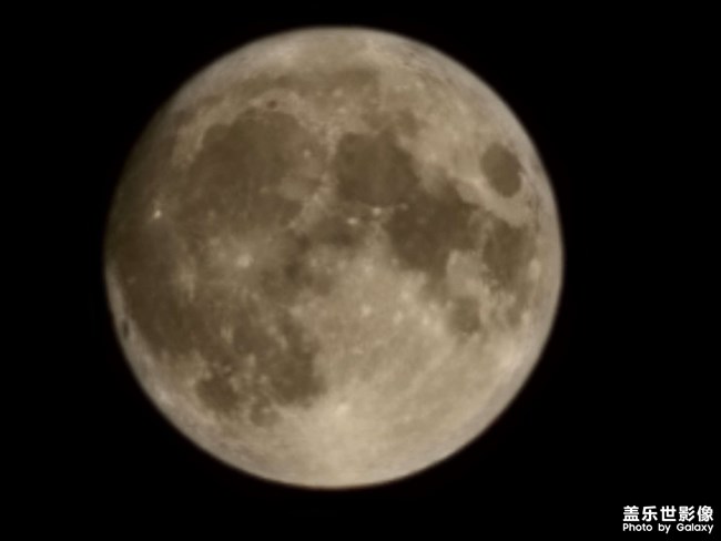 月亮。