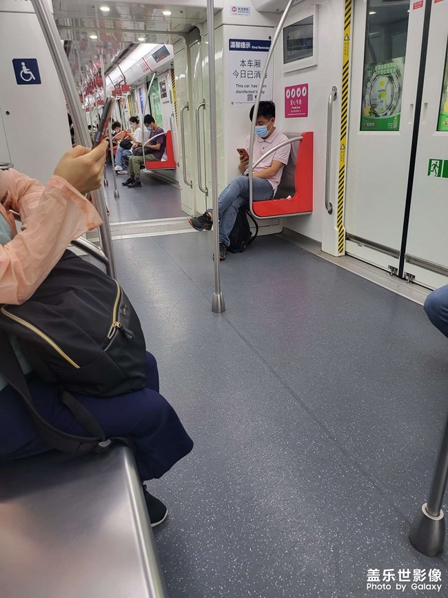 早晨6點多的杭州地鐵