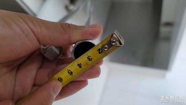 光線不充足的情況下，微距不太行