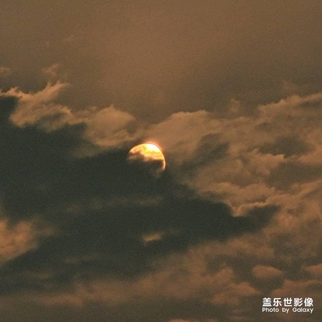 光