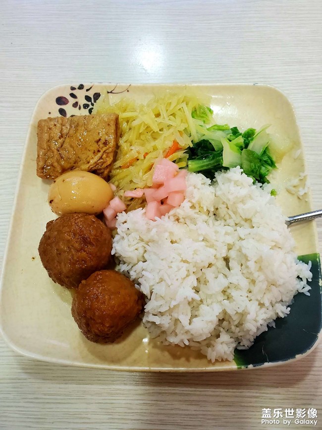 紅燒獅子頭雙拼飯