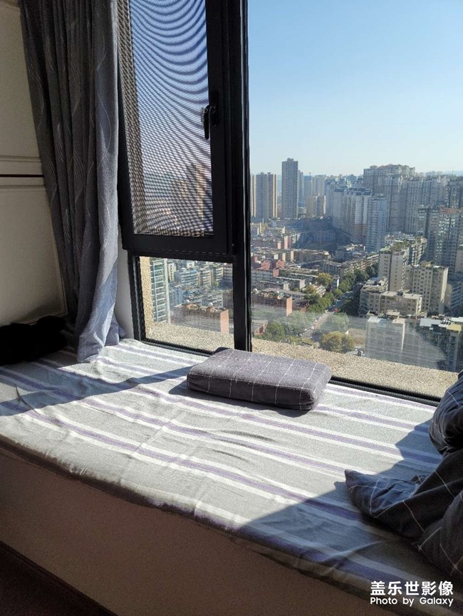 陽光明媚，風(fēng)和日麗。