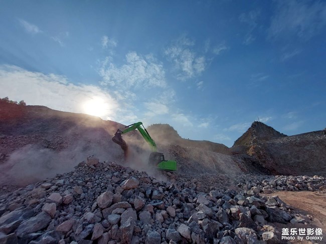 挖掘機(jī)新勢力