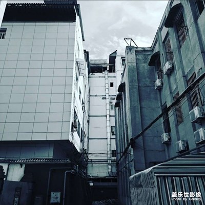 地點(diǎn)：酒店背后