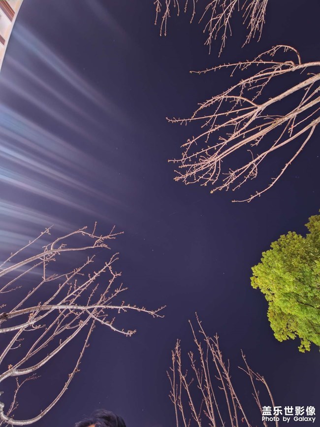 ［美麗攝影］三星23U星空攝影發(fā)現(xiàn)了ufo軌跡