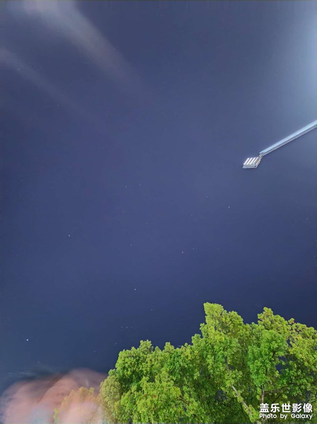 ［美麗攝影］三星23U星空攝影發(fā)現(xiàn)了ufo軌跡