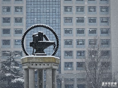 【隨處風(fēng)景】留此紀(jì)念大雪后的校園